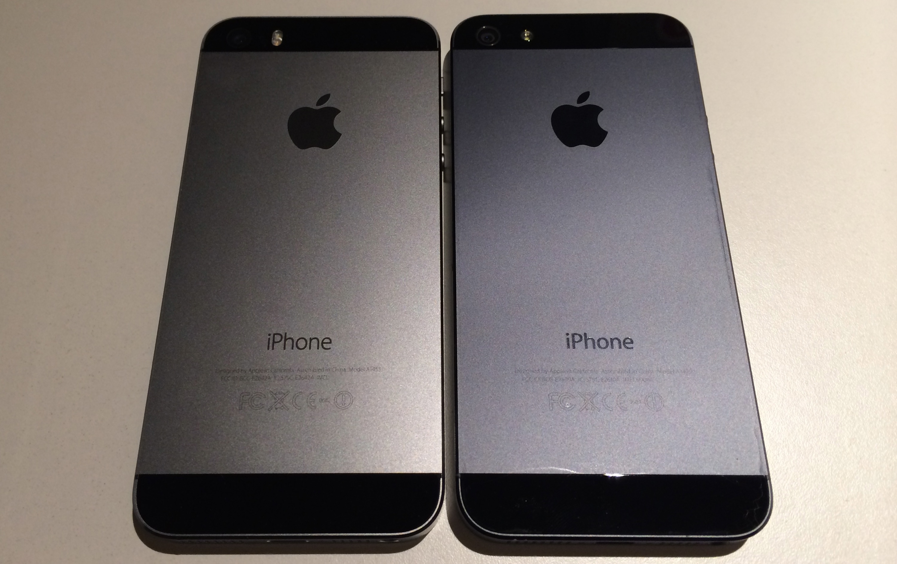 Iphone 5sスペースグレー Iphone 5ブラック スレート比較フォトレビュー ガジェットショット