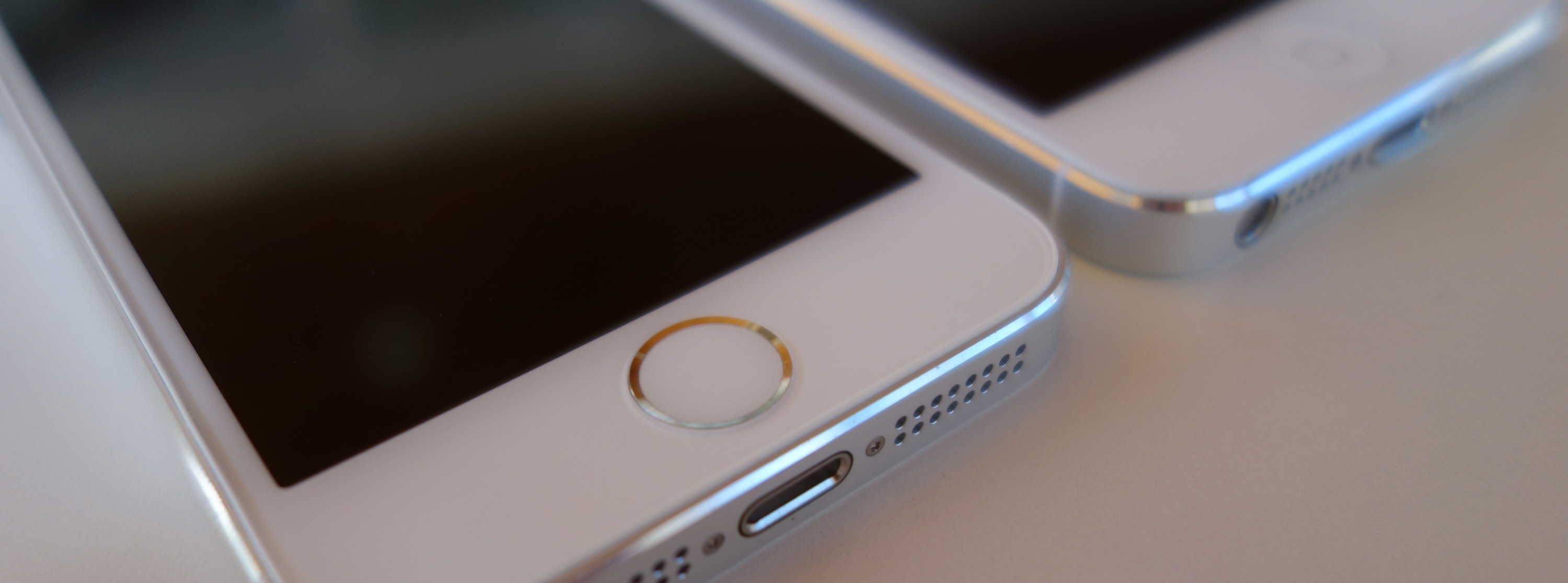 どこが変わった Iphone 5sホワイトとiphone 5ホワイト シルバーの細部を比較してみた ガジェットショット