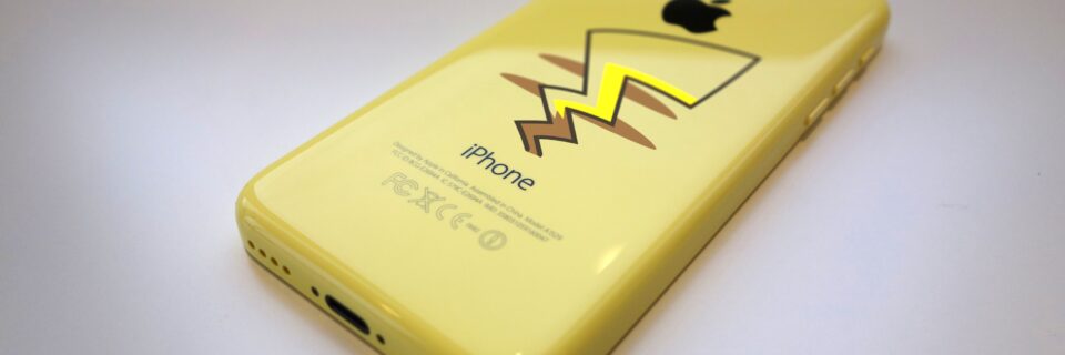 ピカチュウiphoneが作れる Iphone 5c用のポケモン壁紙 シール素材が