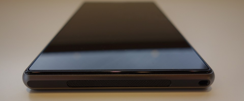 xperia-z1-C6903-03