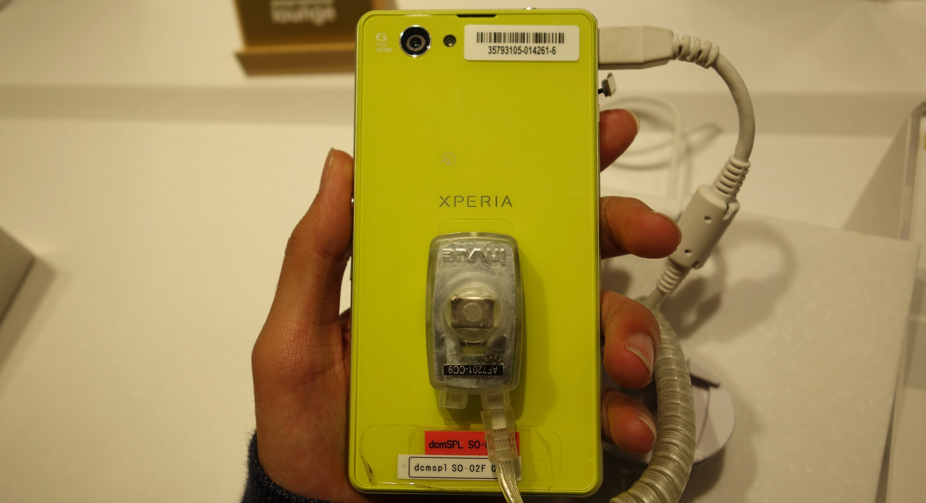 Xperia Z1 F So 02f展示機フォトレビュー ボタン位置がxperia Aから改善 ガジェットショット