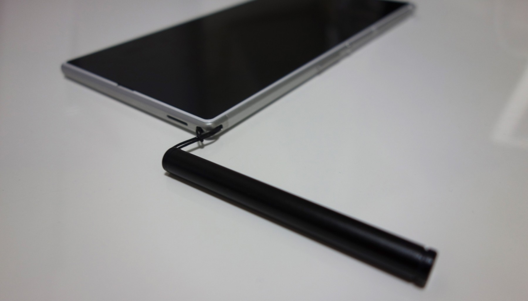 細いペン先で快適に手書き入力！Xperia Z Ultra専用スタイラスペンES22