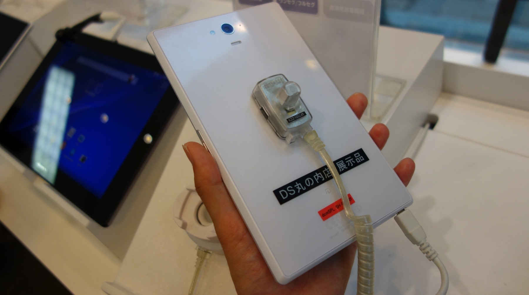 AQUOS PAD SH-06F実機フォトレポート VoLTEもFeliCaも搭載した実質7