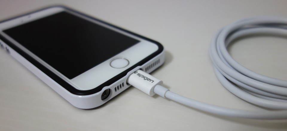 spigen-car-charger-3