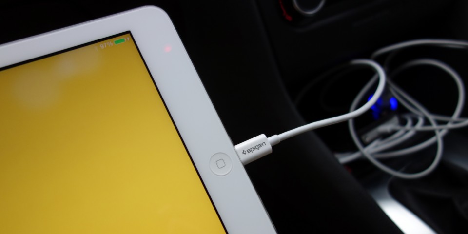 spigen-car-charger-8