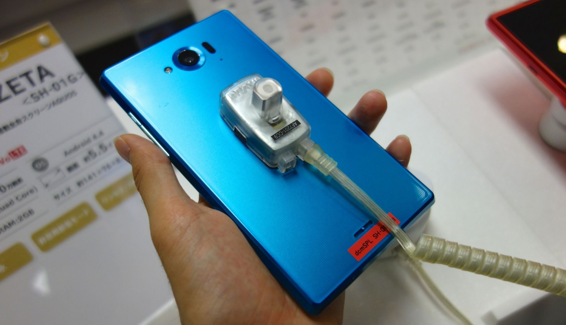 AQUOS ZETA SH-01Gフォトレビュー＆ハンズオン動画。質感の全く異なる4 