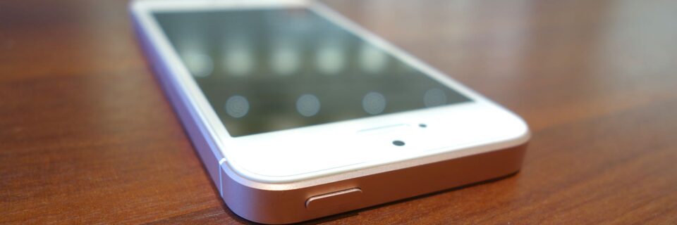 Iphone Seフォトレビュー Iphone 5sとの細部の違いやローズゴールドの色味をチェック ガジェットショット