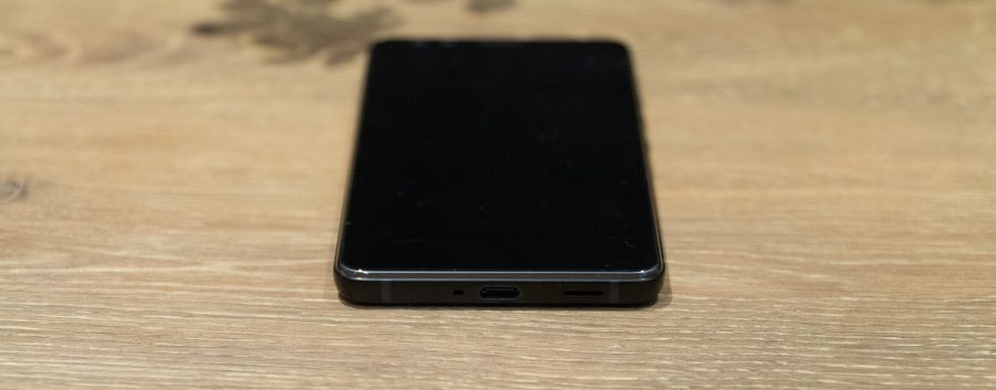HTC U12+ USB端子