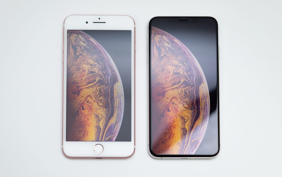 iPhone 7 PlusとiPhone XS Maxを並べたところ