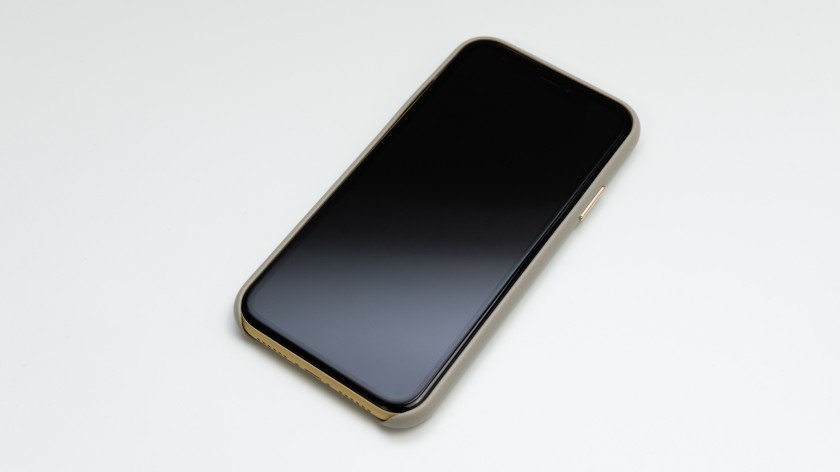 国内版iPhone XRのSIMスロットを交換し、デュアルSIM化する方法が話題に。パーツは約1,000円で購入可能 | ガジェットショット