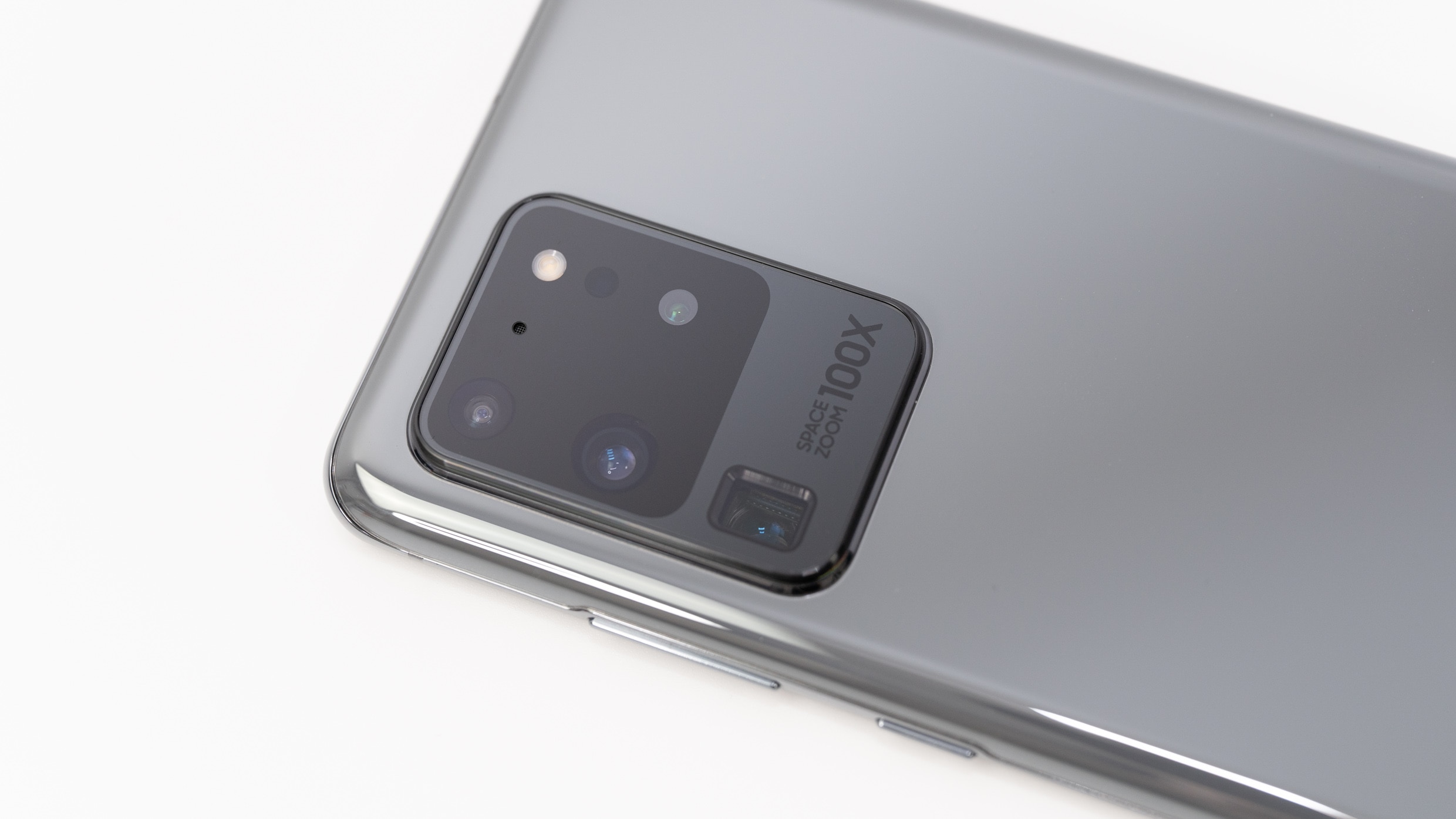 日本未発売の「Galaxy S20 Ultra 5G」SM-G9880 256GBモデルがイオシス 