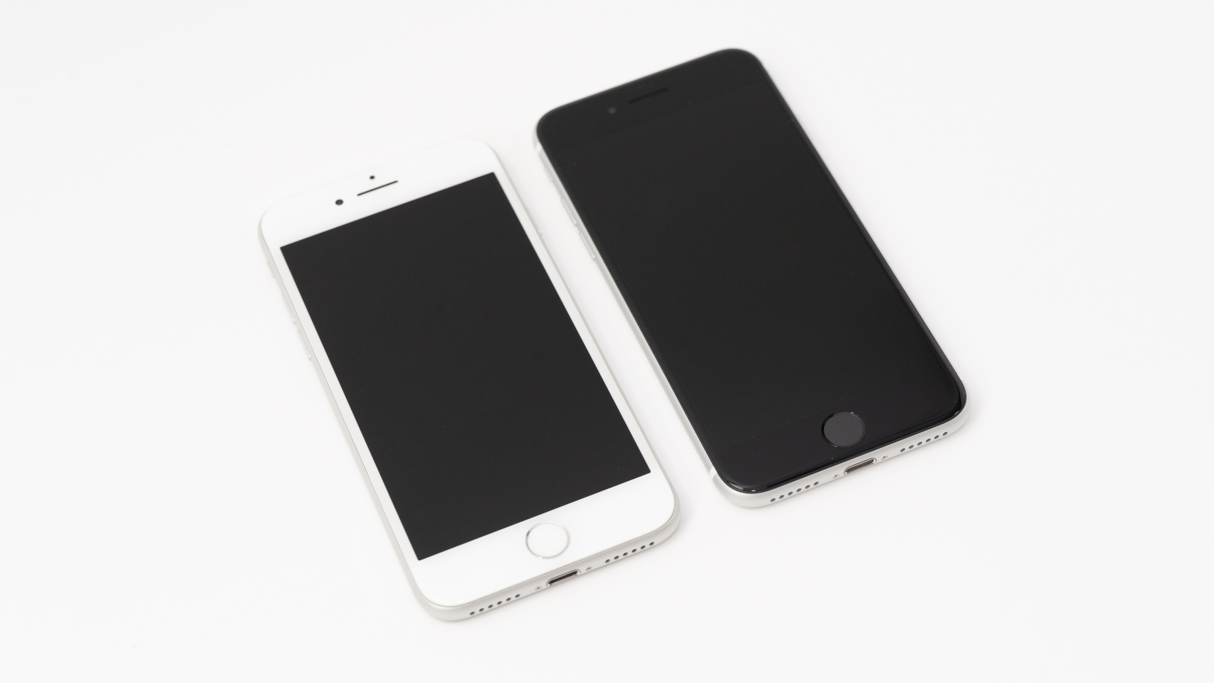 Iphone Se 2世代目 とiphone 8の見た目の細かい違いを比較 Appleロゴの位置の他 色味等も変更に ガジェットショット