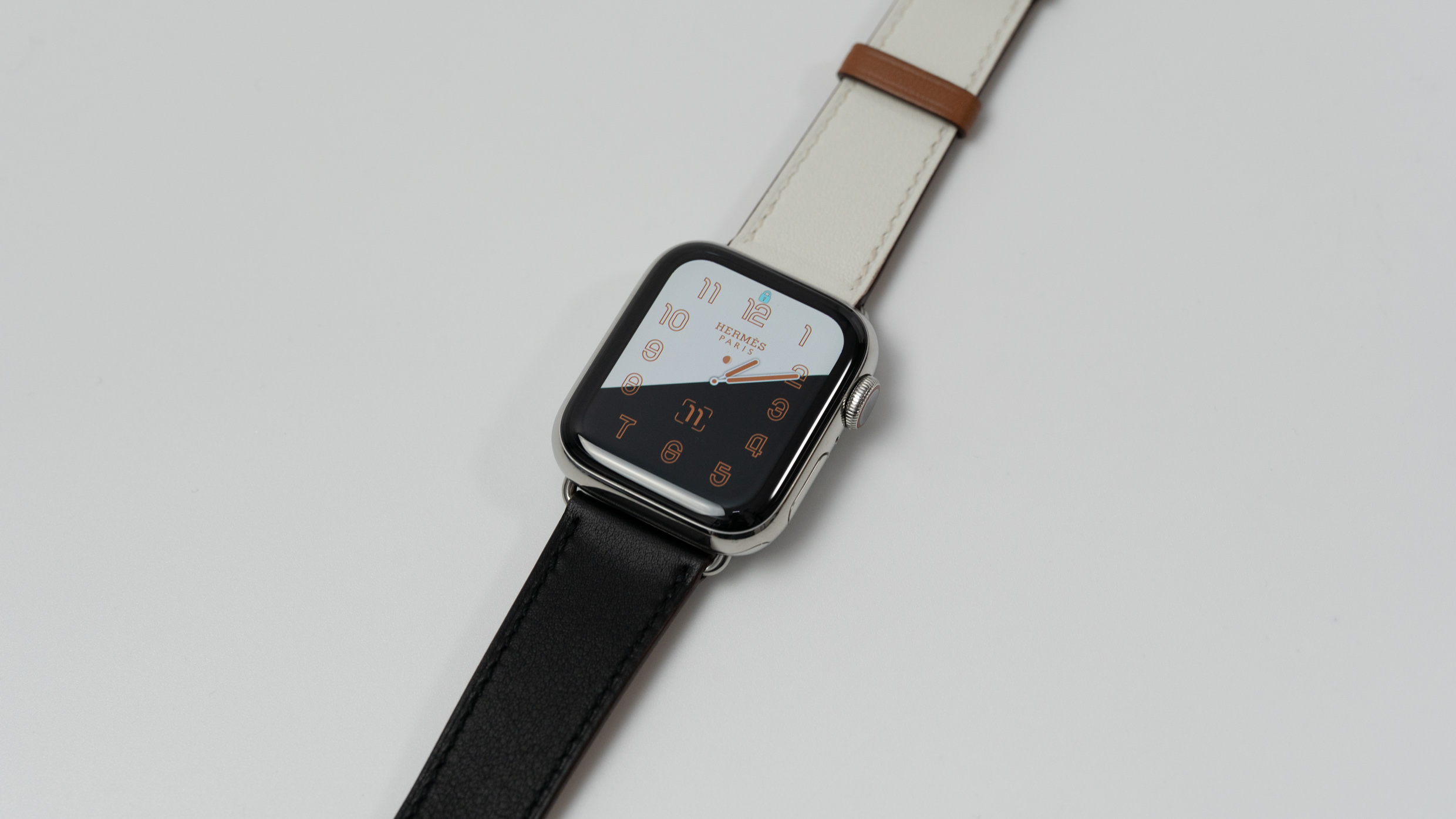 スマートフォン/携帯電話 その他 Apple Watch Hermèsの2020年春限定カラー「ヴォー・スウィフト（黒/白 