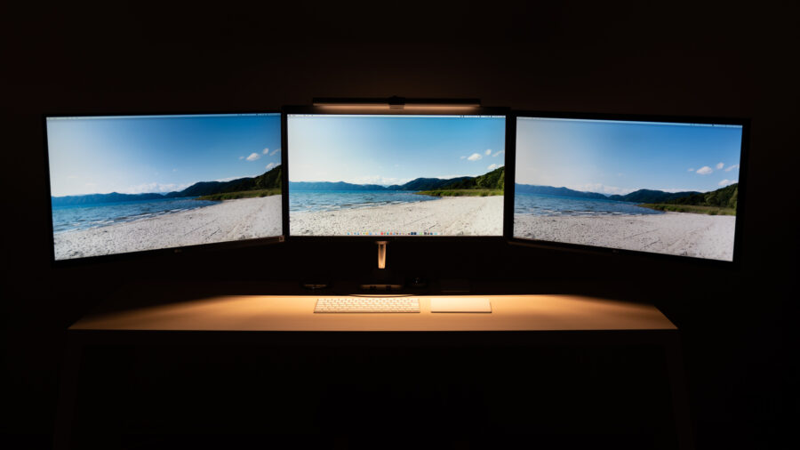 BenQ-ScreenBar-Plus-3-900x506.jpg