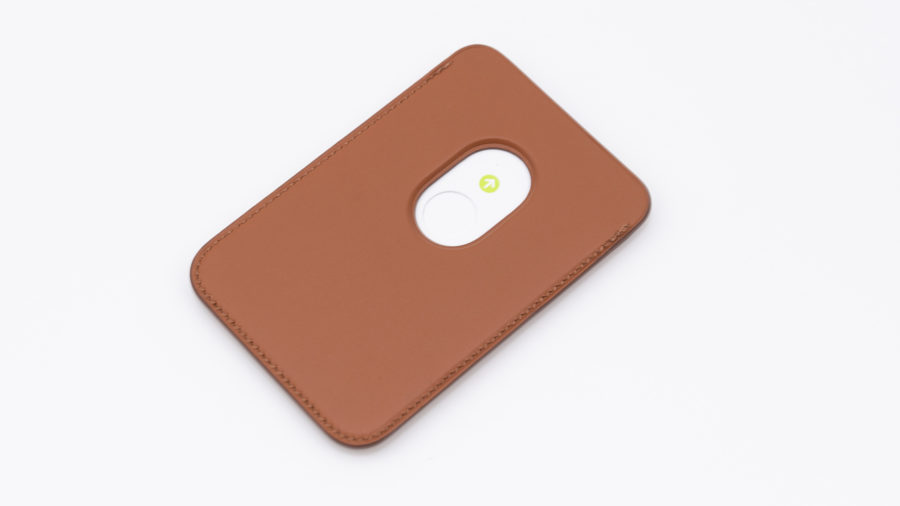 「MagSafe対応iPhoneレザーウォレット」レビュー。磁力で束られるミニマルなデザインの革製カードケース | ガジェットショット