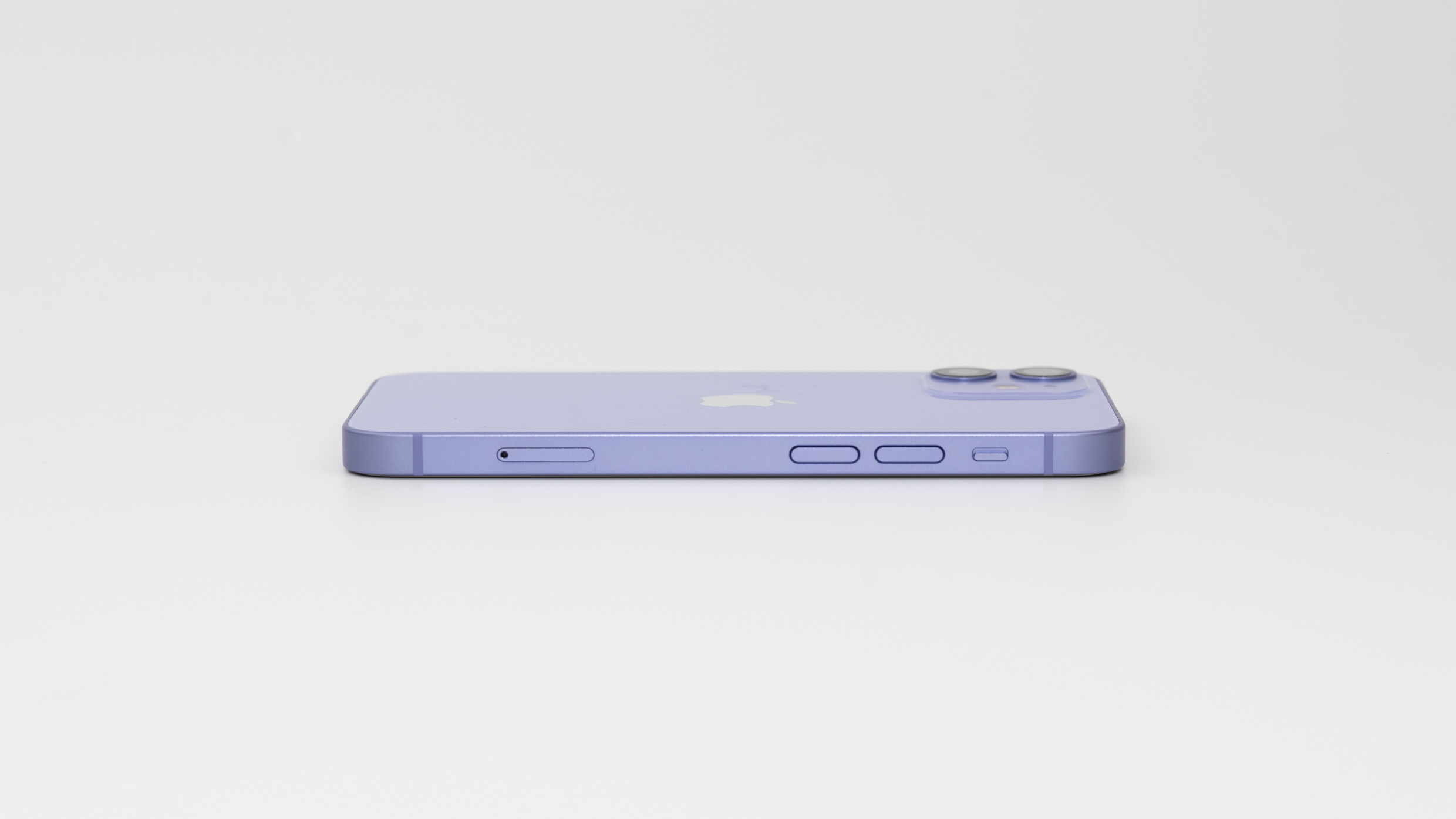 iPhone 12 mini「パープル」レビュー。iPhone 11と比較して深く青く 
