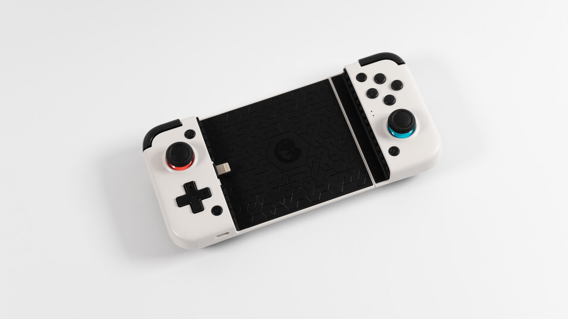 GameSir X2 Lightningレビュー。iPhoneを原神・GeForce NOW用のゲーム機にできる一体型のMFiコントローラー